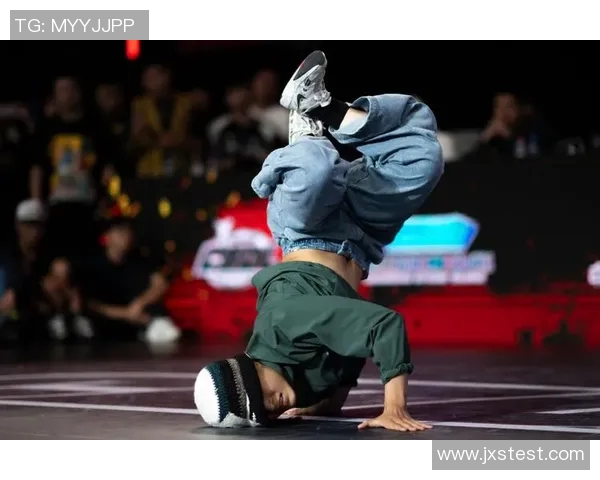 重庆街舞队的耐力挑战与热情演绎街舞文化的魅力之旅 重庆街舞队的耐力挑战与热情演绎街舞文化的魅力之旅