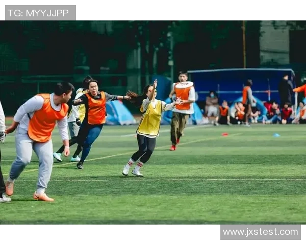 飞盘竞技的魅力:深入武汉飞盘队的团队协作与精神探讨 飞盘竞技的魅力:深入武汉飞盘队的团队协作与精神探讨