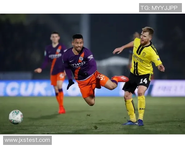 伯顿对曼城精彩回放全程回顾与分析，重温激烈对决瞬间