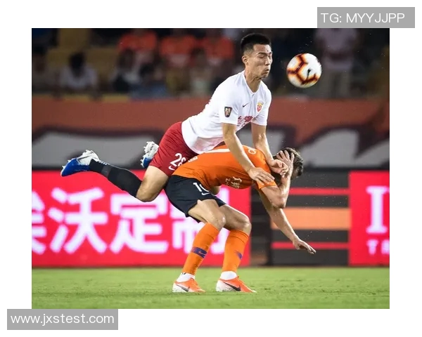 卓尔与建业激战正酣双方争夺关键积分展现足球魅力与团队精神 卓尔与建业激战正酣双方争夺关键积分展现足球魅力与团队精神