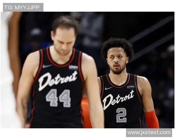 底特律活塞与洛杉矶湖人激战正酣谁能在NBA赛场上笑到最后