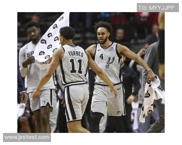 湖人对阵雄鹿精彩直播尽在腾讯体育全程跟踪分析不容错过 湖人对阵雄鹿精彩直播尽在腾讯体育全程跟踪分析不容错过