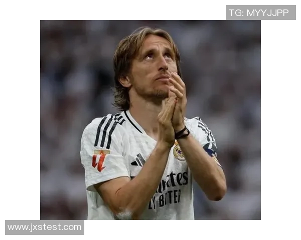 莫德里奇：足球场上的艺术家与战士，传奇生涯背后的故事与荣耀