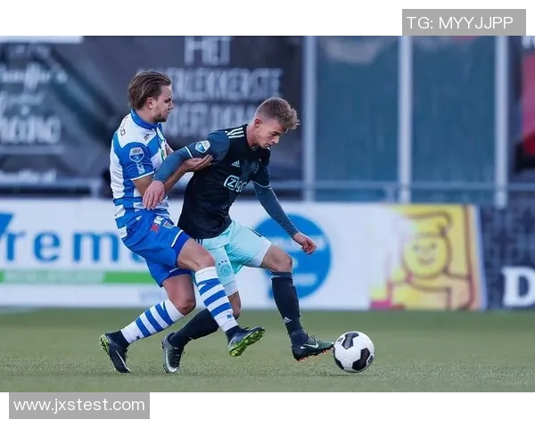 马斯特里与瓦尔韦克的精彩对决揭示足球战术与团队合作的魅力