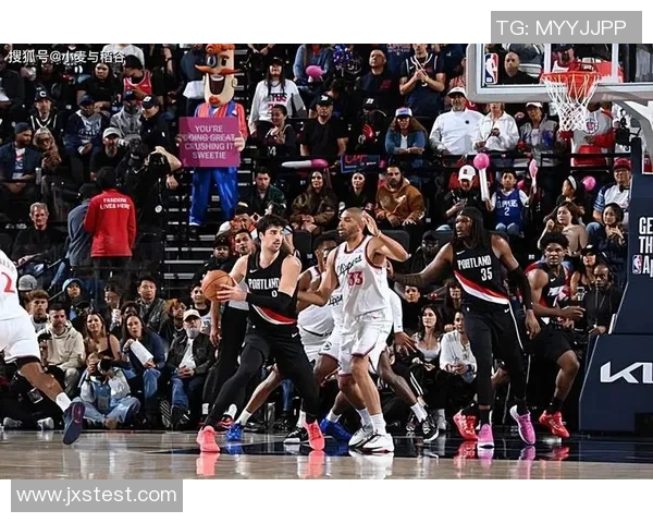 2017年快船与开拓者激战回顾：精彩瞬间与赛季影响分析