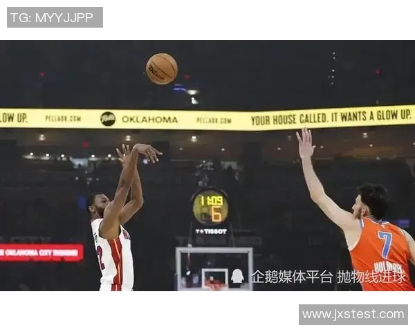 勇士与热火激战正酣现场直播全程回顾精彩瞬间与赛场分析